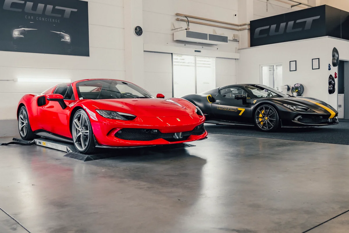 3x Ferrari